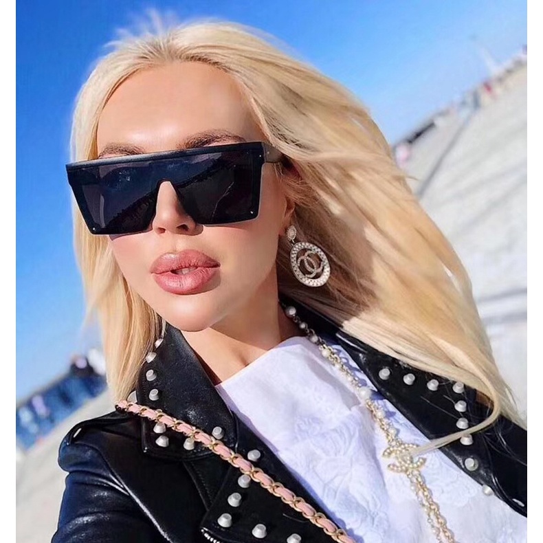 2022 Kacamata Hitam Oversize Frame Kotak Besar Aksen Rivet Untuk Wanita