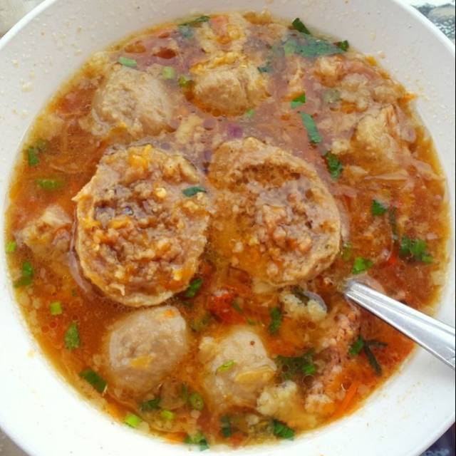 

Bakso sapi komplit