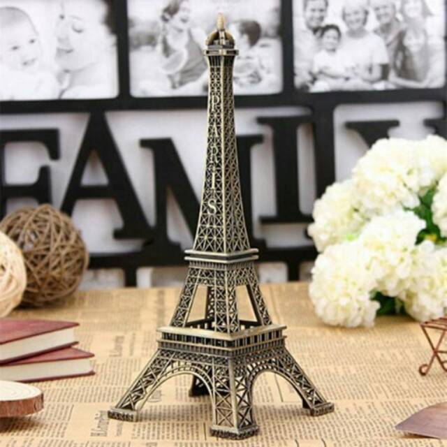 

Pajangan kado menara Eiffel tower Menara eiffel hadiah bisnis kado ultah