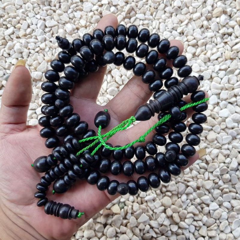 tasbih azzikroh bahan kayu gaharu , kaokah, bajo, kynam, biji poco, black onyk original kayu bertuah