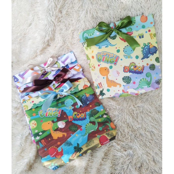 

Bungkus kado instan Bungkus kado sudah jadi