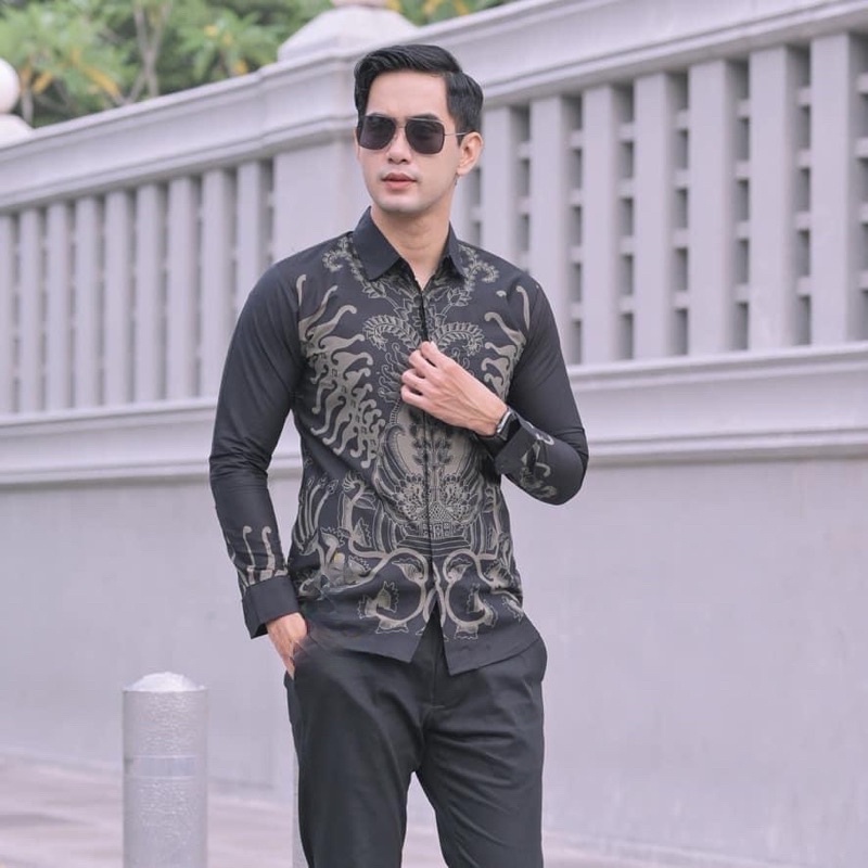 GUNUNGAN HITAM KEMEJA BAJU BATIK PRIA SOLO LENGAN PANJANG PENDEK LAPIS FURING ATASAN BATIK PREMIUM MODERN KATUN HALUS BABON ANGKREM FLORIST MANGKUBUMI RAJASAKTI PARI MOCCA FLORIST PARANG DURI PARI SEIKET JIWAMUDA PANJI LESMONO PRASTOWO BSA PERWIRA MAHESA