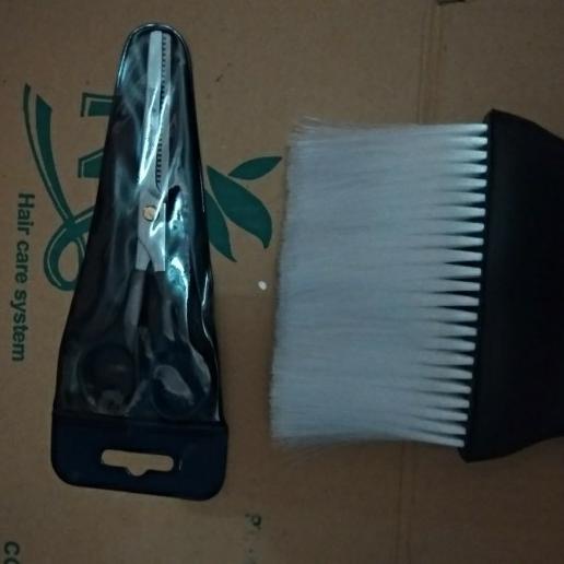 Gunting Penipis Shilla+ Sikat Rambut