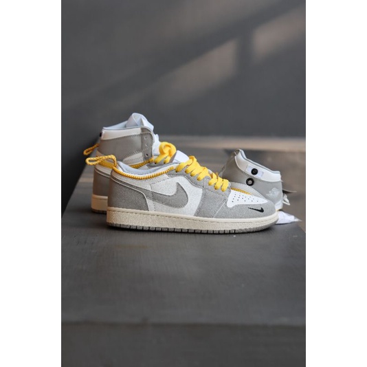 sepatu Nike jordan 1 switch light smoke grey