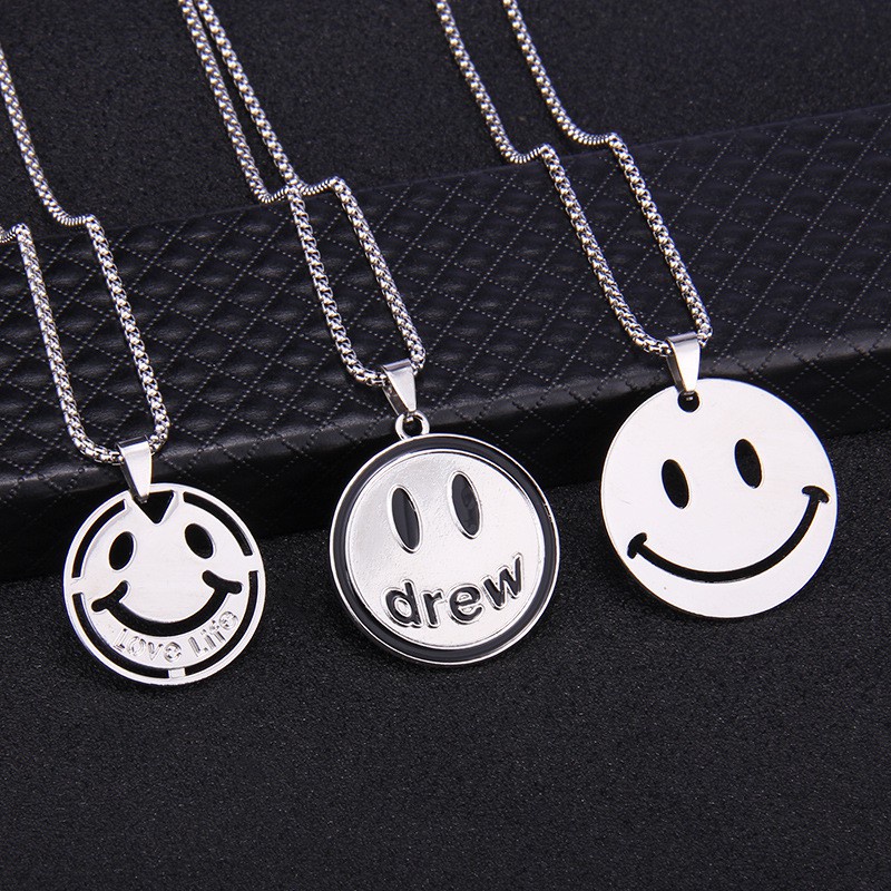 Kalung Liontin Emoji Smiley Face Bahan Titanium Steel Gaya Hip Hop Punk Untuk Pria Dan Wanita