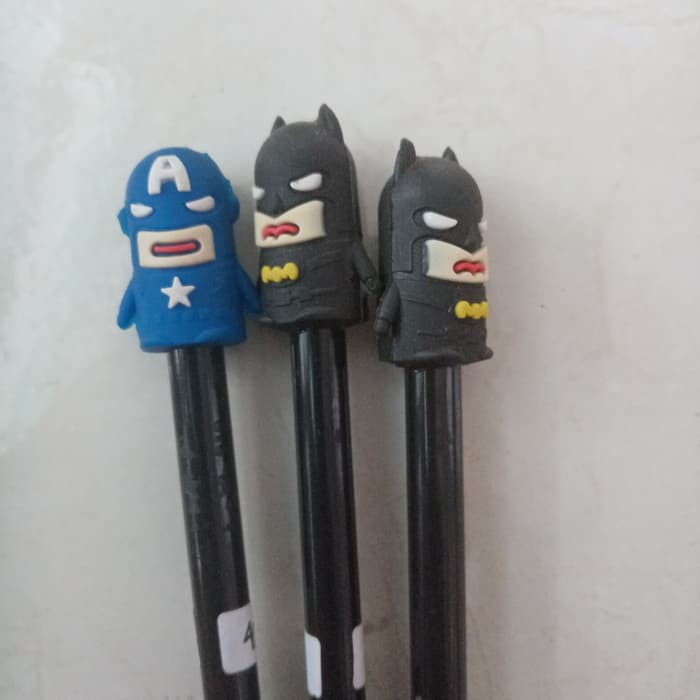 

pulpen Avengers dan Batman