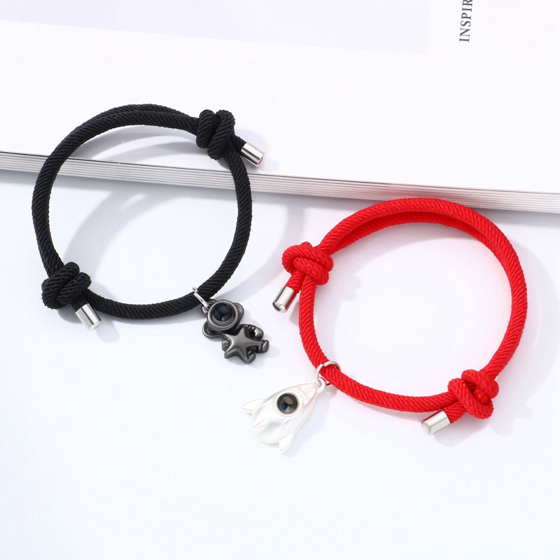 Fancyqube 2pcs Gelang Tali Karet Aksen Batu Magnet Bentuk Astronot Untuk Pasangan