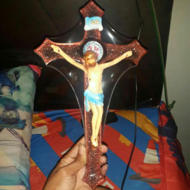 Salib Dinding Gantung Runcing Medali Benedictus Patung Courpus Yesus Inri 30 Cm