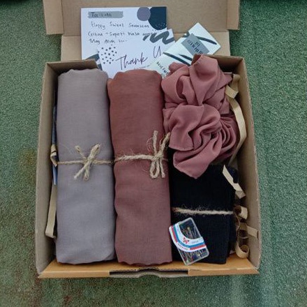 TERLARIS !!! SOUVENIR Kado Cewek Hampers Hijab Pernikahan, Wisuda, Ulang Tahun, Souvenir | kado cewek | kado graduation | kado ulang tahun | kado wisuda | souvenir pernikahan