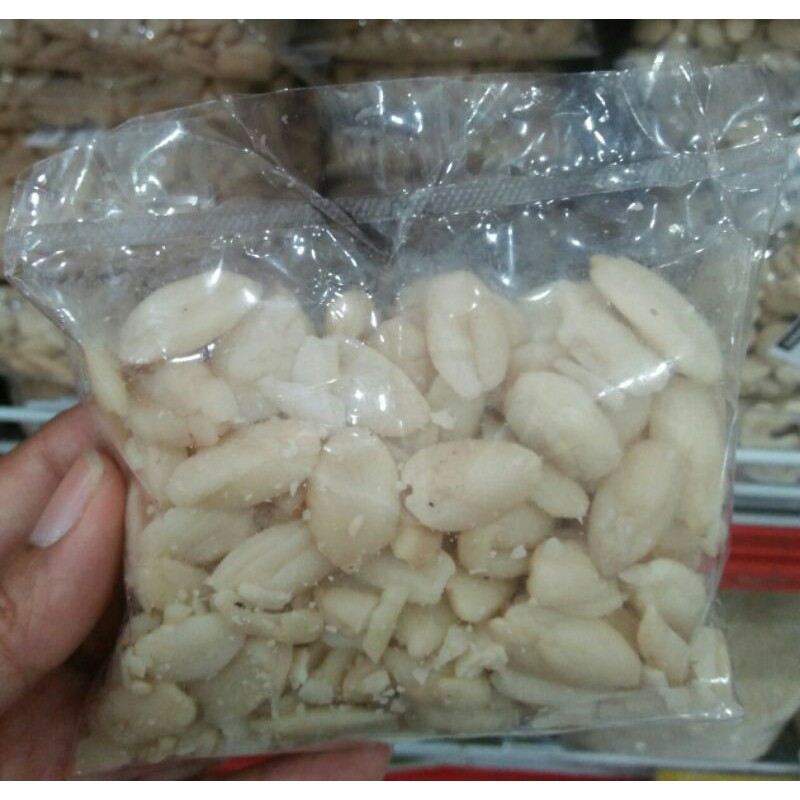 

Kacang Kenari Utuh 100 gr repack/Kue Kering/Brownies/Muffin