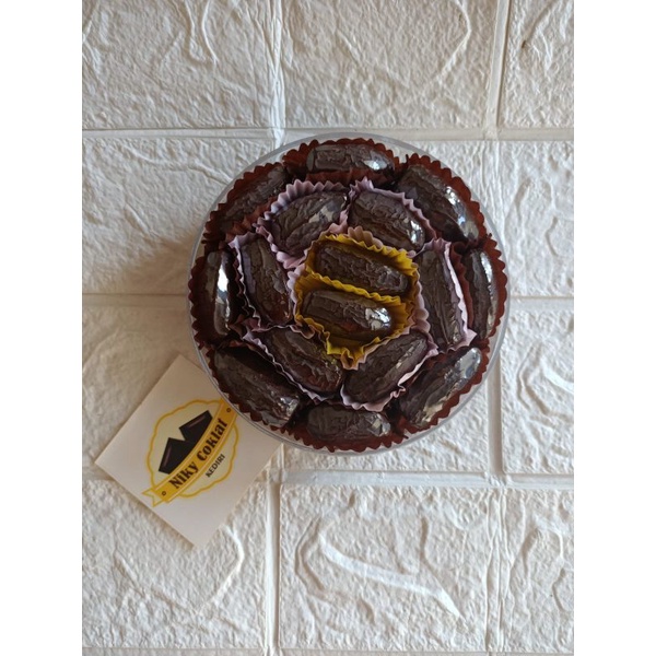 

Coklat mede almond bentuk kurma