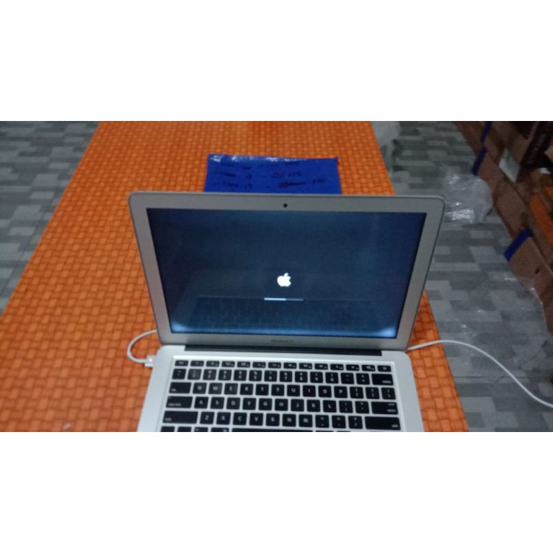 OBRAL..MICBOOk AIR 13 IN 2015 ..RAM 8..SSD 256 ..CORE I7 ..DENT