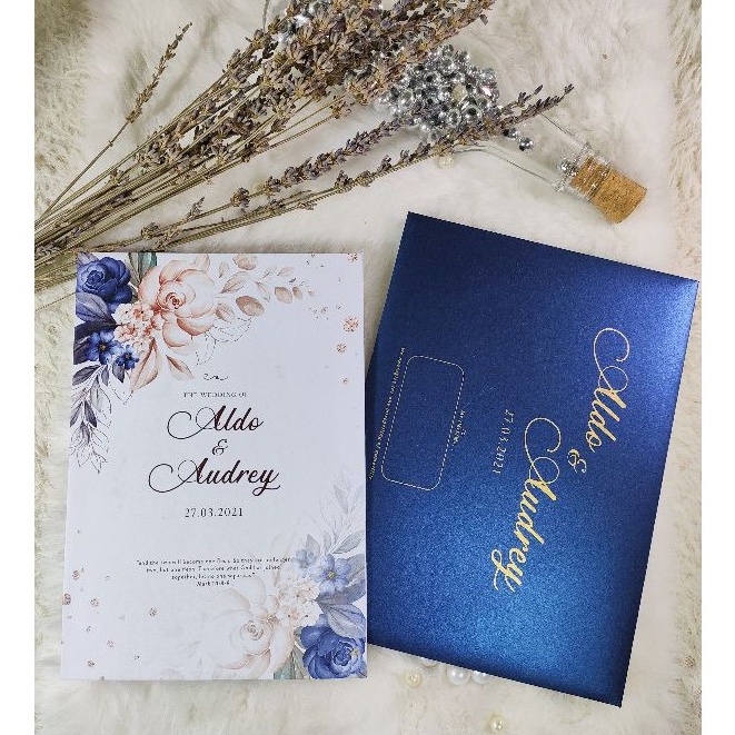 

Kartu Undangan Hardcover Amplop Sablon Gold