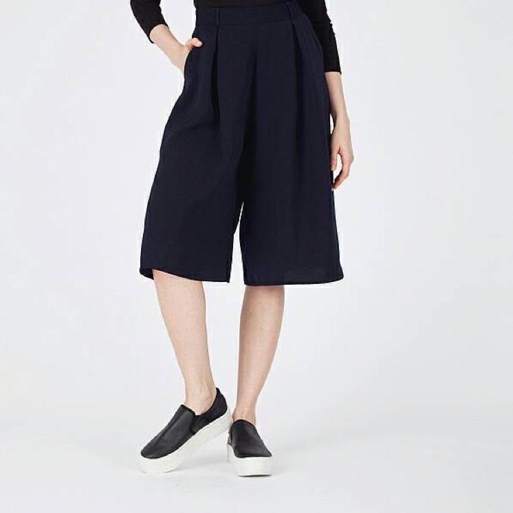 IRQ.11Au22ᵂ - UNIQLO GU WIDE GAUCHO KULOT