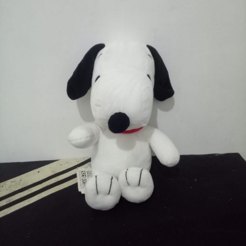 boneka snoopy