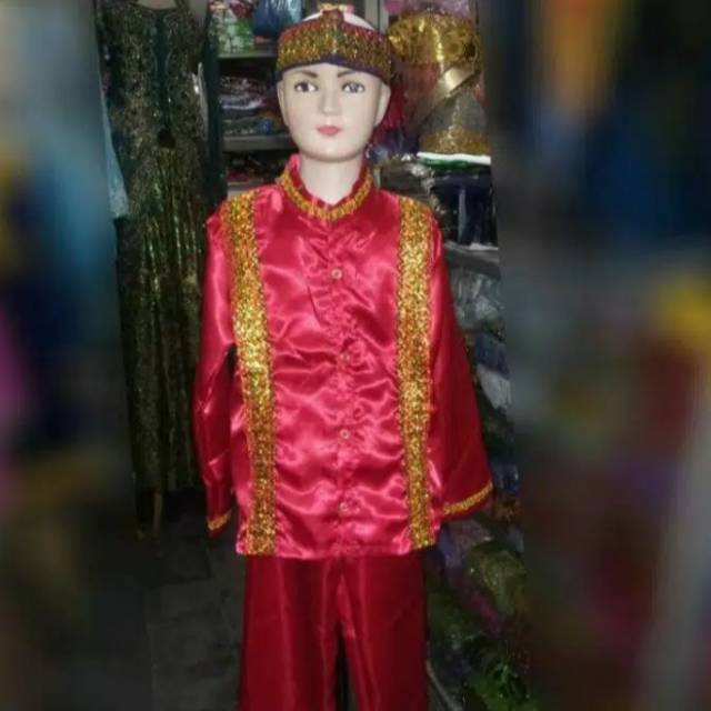 Baju adat Makasar