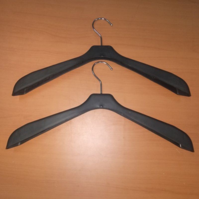 Hanger Jas/Jubah Warna Hitam