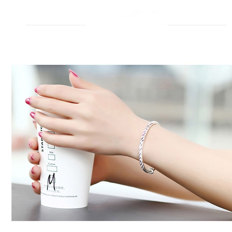 Gelang Bentuk Tabung Bulat Bahan Stainless Steel Warna Silver Untuk Wanita