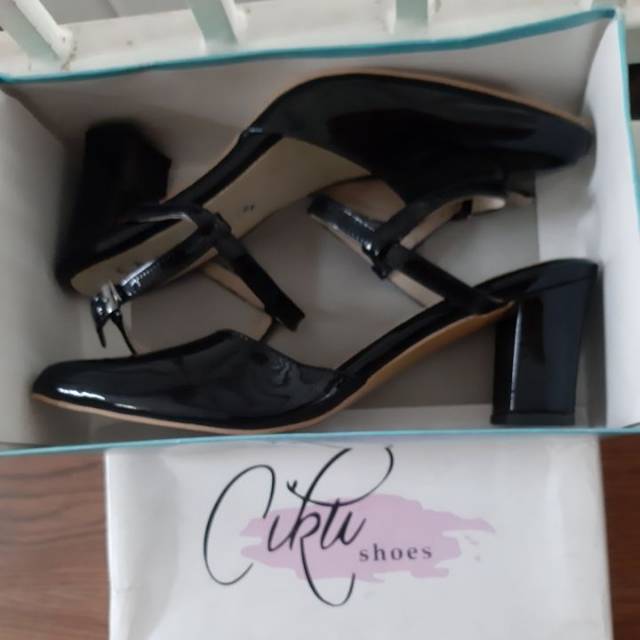 Heels hitam 5cm baru