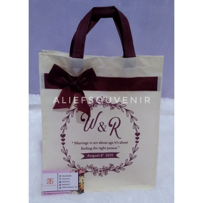 

tas berkat ukuran 24x22x30 tas hajatan murah