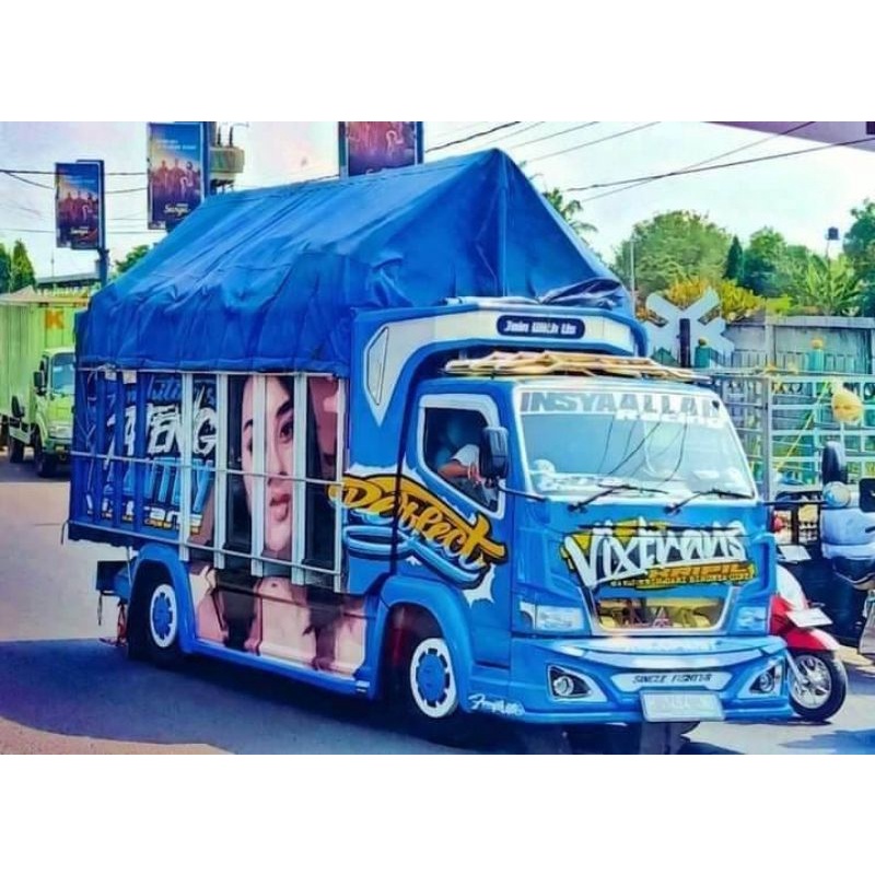 MINIATUR TRUCK OLENG WAHYU ABADI ASLI DARI KAYU TRILEK,FULLSET OLENG ,LAMPU DAN TEEPAL