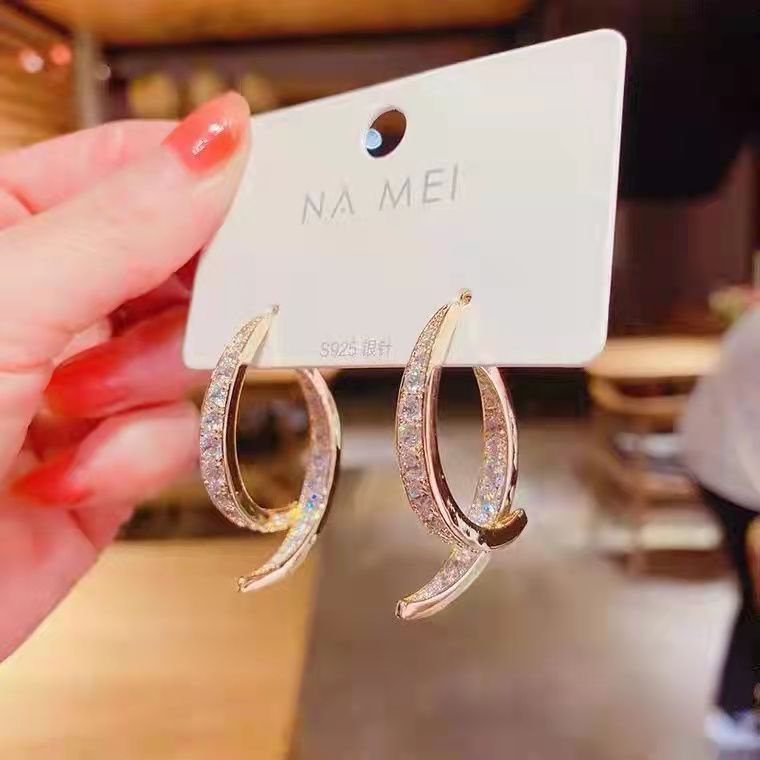 Anting Giwang Model Silang Dengan Kristal dan Berlian Imitasi (Takota 034)