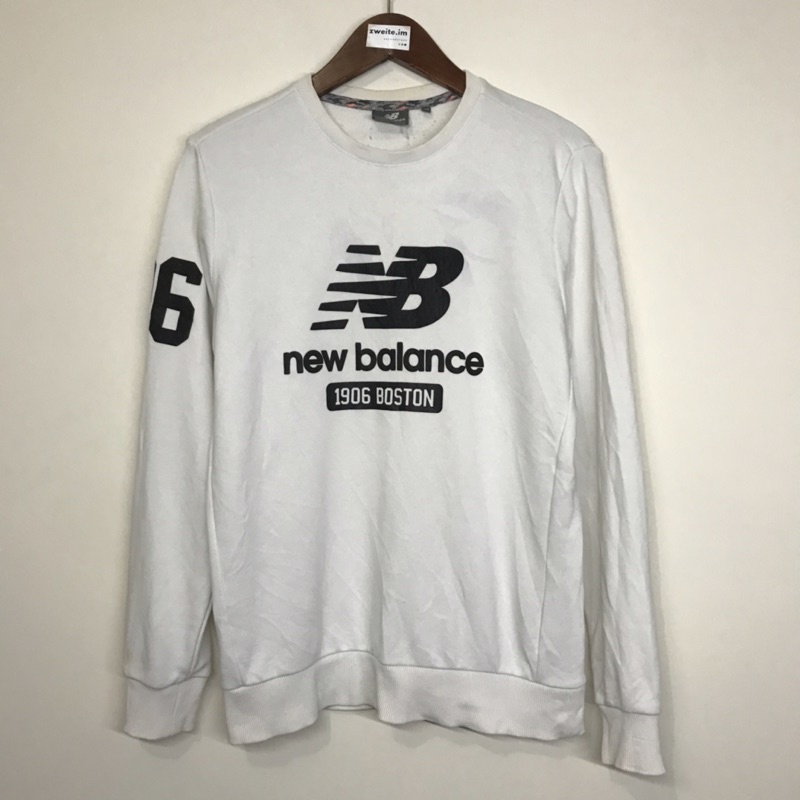 Sweatshirt Crewneck New Balance Putih Second AAS052