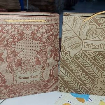 

PROMO Paperbag Motif Tali Rami - Size Sedang (17x5x21)