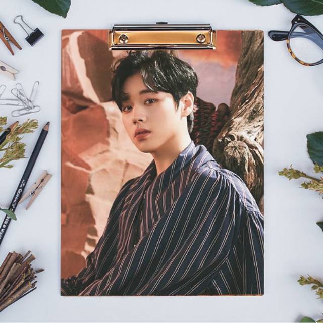 

Papan Ujian / Clipboard WANNA ONE K-Pop Bebas Custom