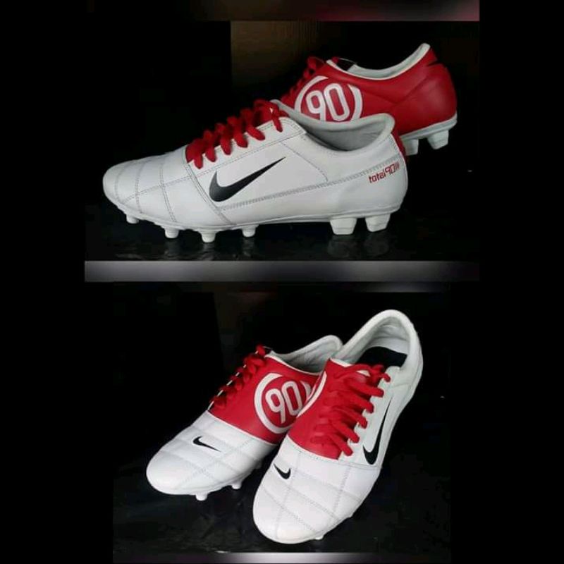 sepatu bola kulit asli