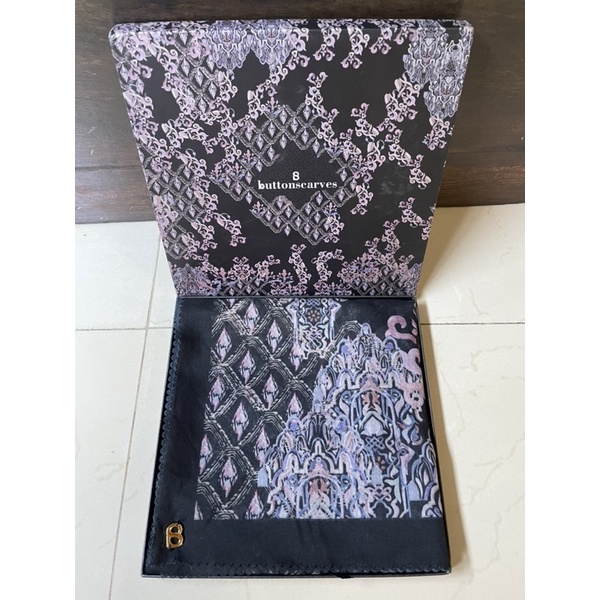 BLACK GRANADA series BUTTON SCRAVES