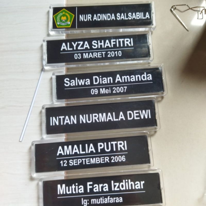 

Bed Nama Custom Akrilik Bening (Bed Nama insert paper )