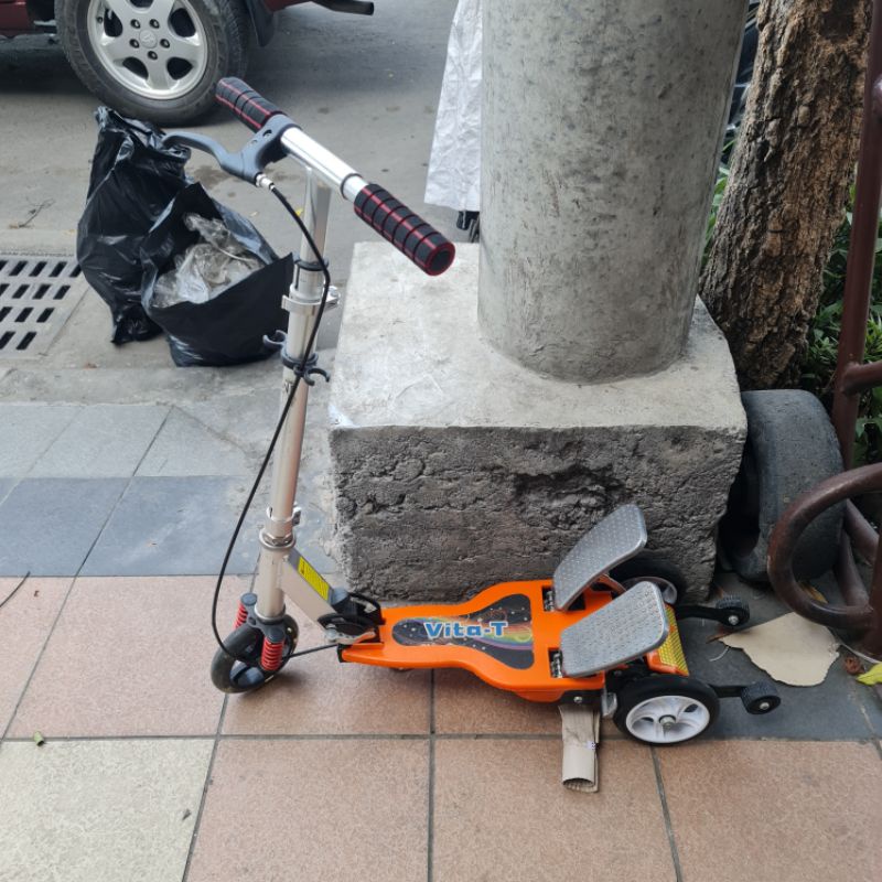Scooter Skuter Pedal Dual Peer Pegas Genjot Besi Vita Orange Bekas Pakai
