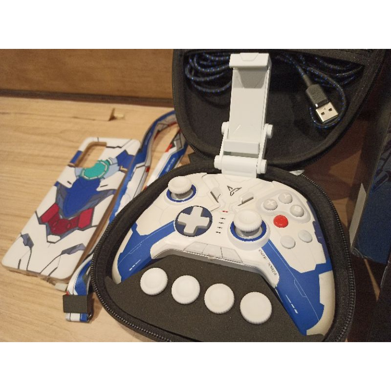 Flydigi Apex 2 Gundam Edition