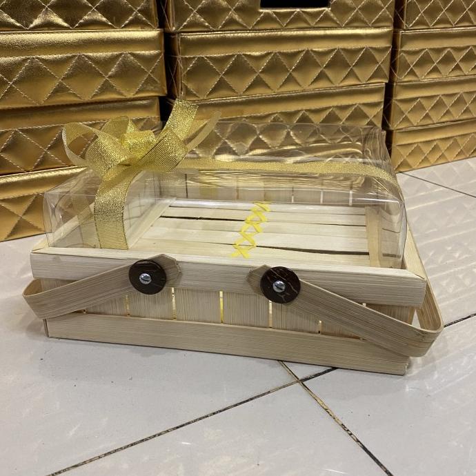 

AKSESORIS PERNIKAHAN KERANJANG HANTARAN BAMBU KUE 30X30 PERLENGKAPAN PESTA CRAFT