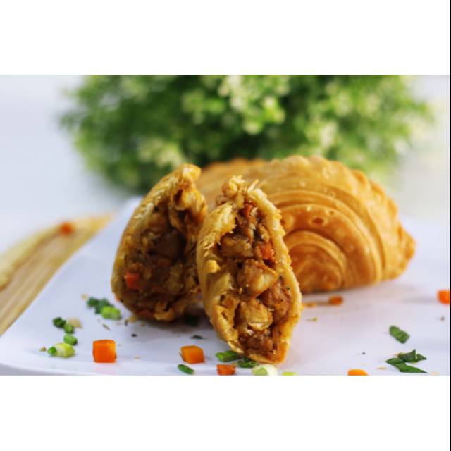 

La Vie Black Papper Curry Puff