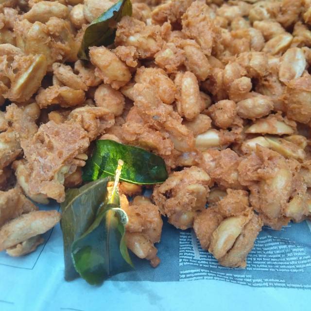 

½ kg Kacang Bali, Asin, Madu, dan Pedas Homemade