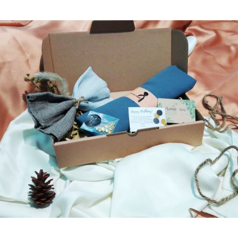 

HAMPERS HIJAB/KADO/GIFT BOX/WISUDA/ULANGTAHUN