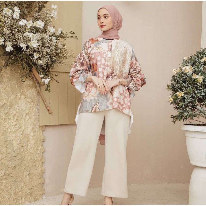 Kala Blouse Cinnamon Wearing Klamby