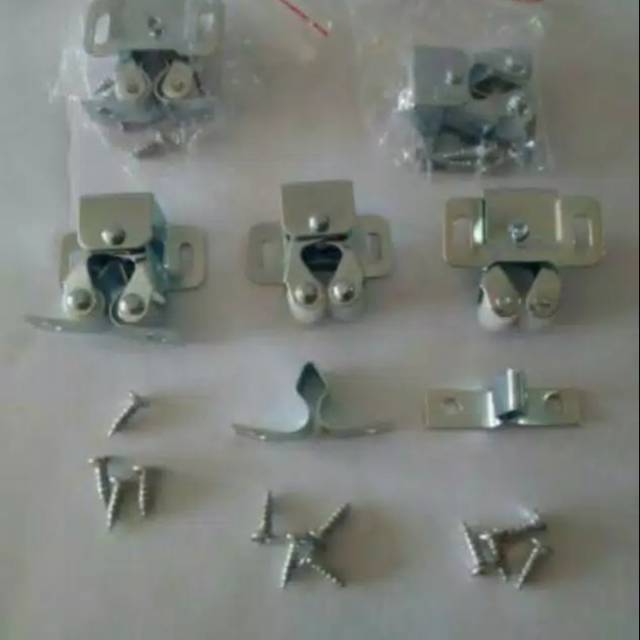 Jepitan Udang / Tik Tak / Pengait Untuk Lemari