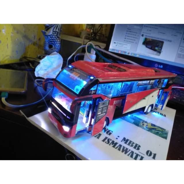 Miniatur bus sudiro tungga jaya amancora