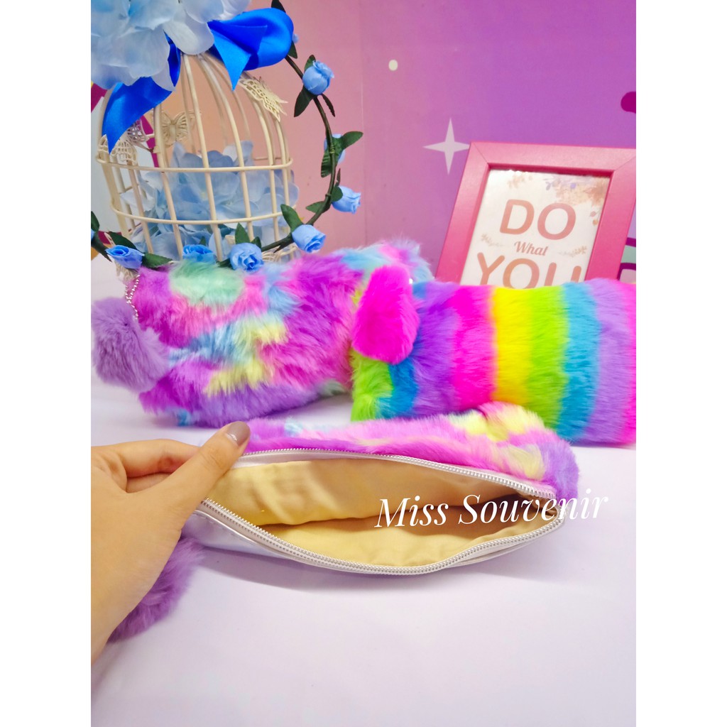 

Tempat Pensil Bulu Rainbow / Furry Pencil Case