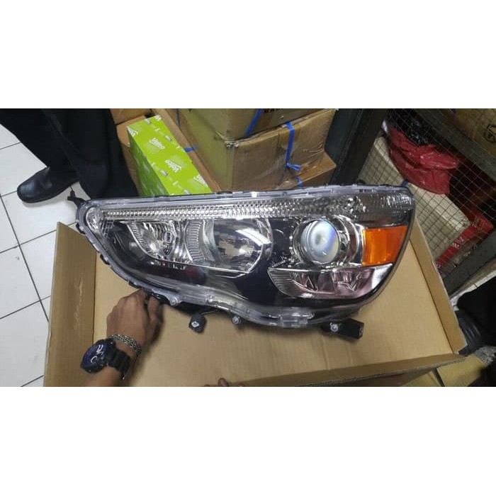 Lampu Depan Headlamp Kanan Asli Mitsubishi Outlander - 8301C220