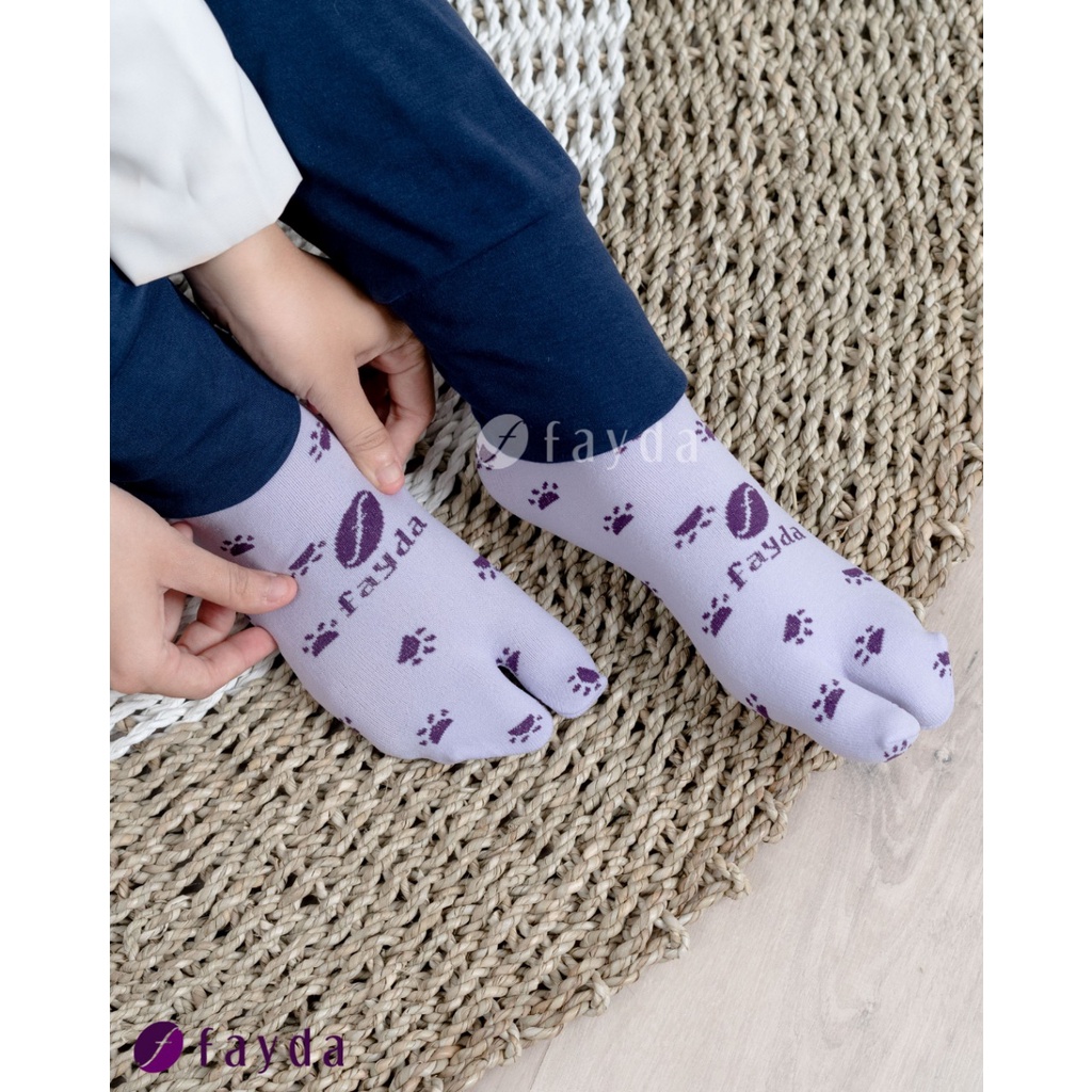 Kaos Kaki Motif Footprint fayda