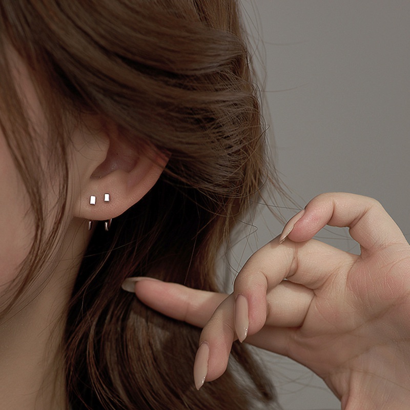 2021 Anting Persegi Kecil Perak Mini Baru Anting Logam Hitam Keren Yang Dipersonalisasi Aksesoris Fashion Wanita