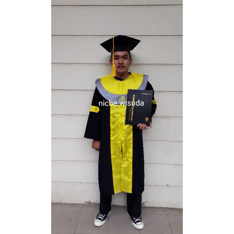 Toga Wisuda UT Abu dan Map (1paket lebih hemat)