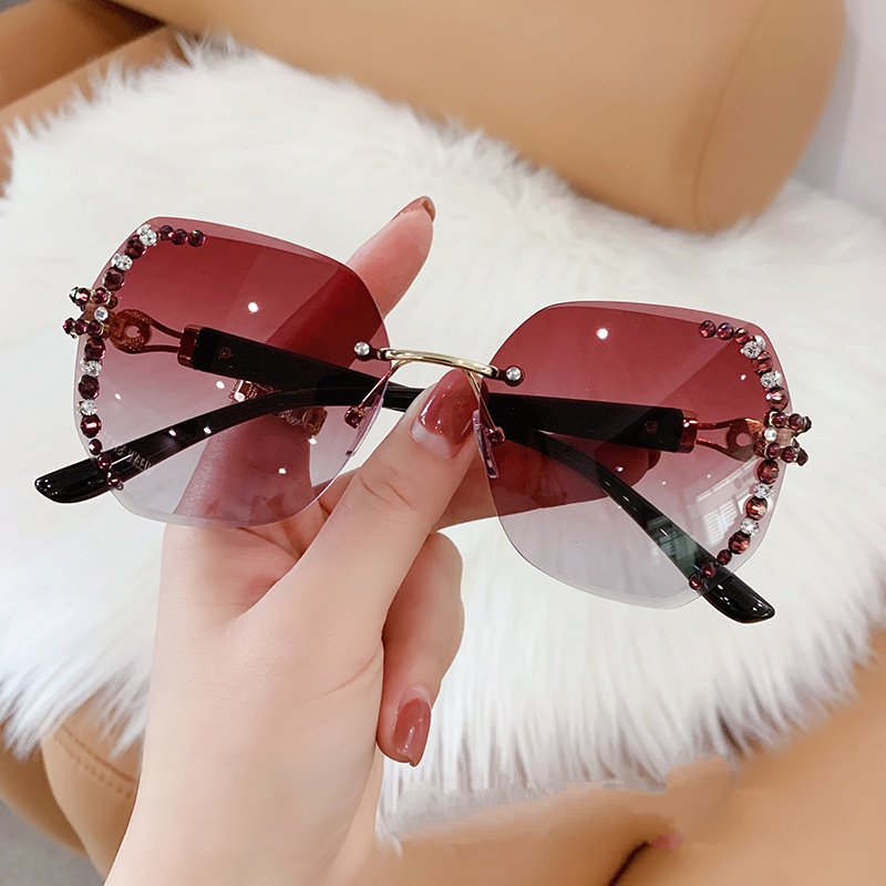 Kacamata Hitam Tanpa Bingkai Pelindung UV Gaya Vintage Untuk Wanita