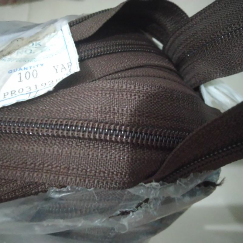 

ritsleting rit no 5 ykk coklat tua