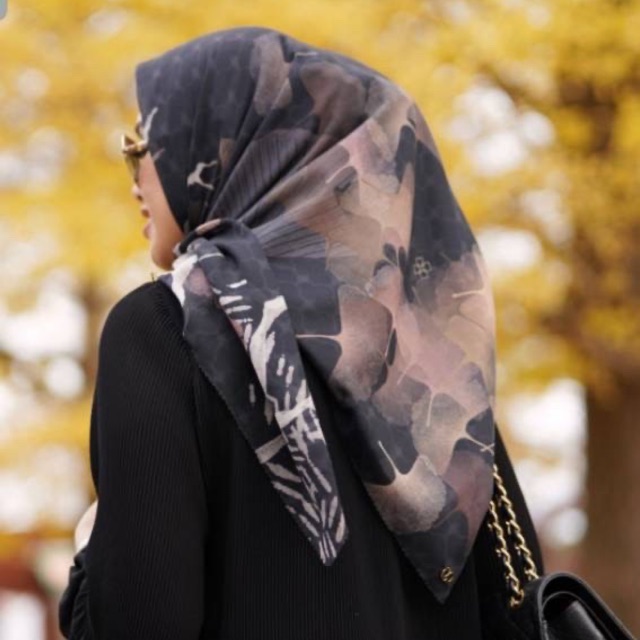 New Buttonscarves Ginkgo series in Black Sesame