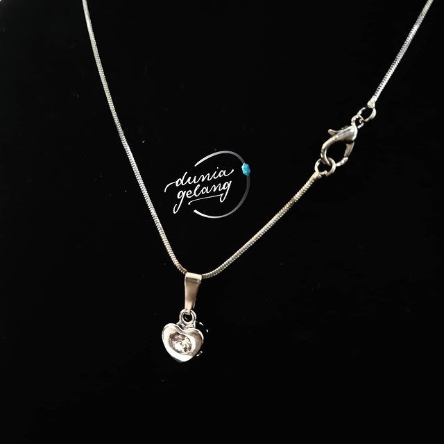 KALUNG TITANIUM LIONTIN HATI KECIL LOVE PERMATA / KALUNG WANITA ANAK BERLIAN SILVER SIRKON LONJONG MATA OVAL BAMBU BERKILAU ANTI KARAT TIDAK LUNTUR TAHAN AIR / WANITA PRIA CEWEK COWOK / DUNIAGELANG.ID